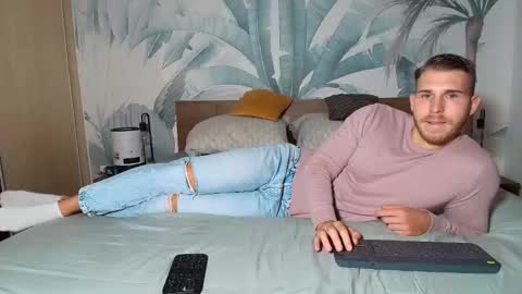 Snapshot of hunterbridges chatting on September 28, 6:41 am Hunter Bridges online show from September 28, 6:41 am