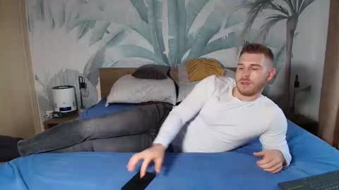 Snapshot of hunterbridges chatting on December 14, 7:58 am Hunter Bridges online show from December 14, 7:58 am