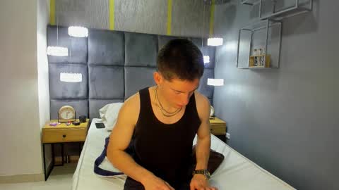 hunterheat_ online show from September 17, 12:40 pm