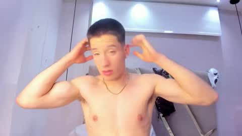 hunterheat_ online show from October 20, 9:32 am