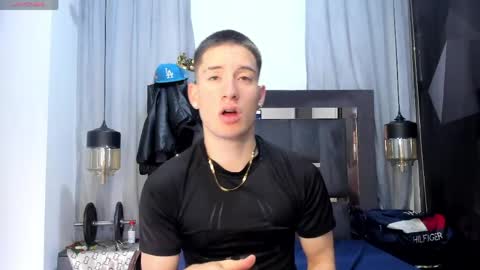 hunterheat_ online show from April 17, 12:52 pm