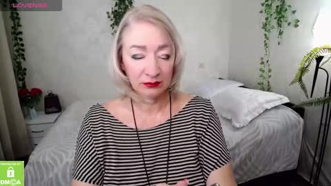 Snapshot of hunters_woman chatting on October 12, 5:01 pm Irena online show from October 12, 5:01 pm