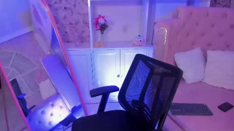Snapshot of hunterwest06 chatting on July 29, 4:54 am Lucas online show from July 29, 4:54 am