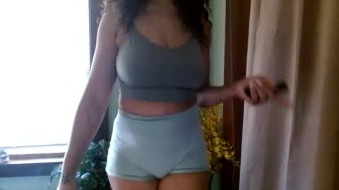 Snapshot of hunyybunz chatting on November 15, 6:15 pm Goddess Hunyy online show from November 15, 6:15 pm