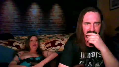 Snapshot of husbandwife4life chatting on December 28, 9:20 am husbandwife4life online show from December 28, 9:20 am