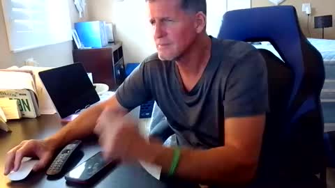 Snapshot of hvacstud4 chatting on March 24, 7:30 pm hvacstud4 online show from March 24, 7:30 pm