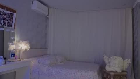 Joselle online show from March 8, 2:04 am