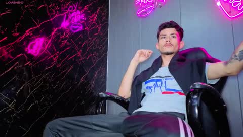 kelvis online show from November 11, 9:20 am