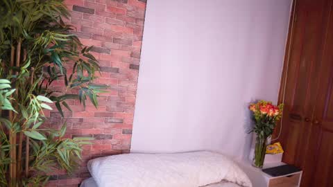 Snapshot of i_am_lucy1 chatting on February 13, 10:02 am Lucy online show from February 13, 10:02 am