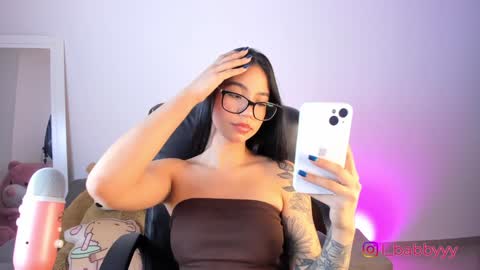 Snapshot of i_babbyyy chatting on January 31, 4:36 am Helloouu im Abigail call me Abi MY NEW SHEDULE IS 1030PM online show from January 31, 4:36 am