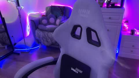 Snapshot of i_died_again chatting on November 18, 9:03 am Asya online show from November 18, 9:03 am