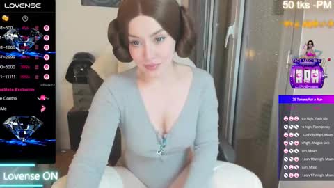 Snapshot of i_esus chatting on November 3, 11:33 am Olivia Alafolix- Fr--je parle fr -en online show from November 3, 11:33 am