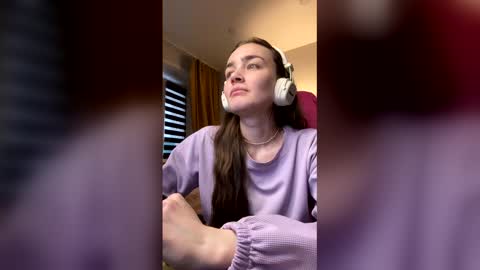 elisabeth online show from December 2, 10:20 am