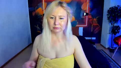 Snapshot of i_will_wake_u_up chatting on June 10, 1:39 am Samanta online show from June 10, 1:39 am