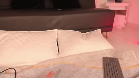   online show from March 11, 12:22 pm