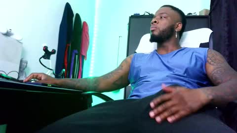 Mr H Independent model online show from October 30, 3:30 am