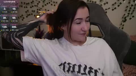 Snapshot of iam_meg chatting on November 9, 2:21 am Meg online show from November 9, 2:21 am