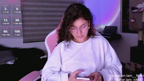 Snapshot of iam_nikki chatting on December 5, 10:01 am On instagram Imm  NikkiHelp me reach 100 likes online show from December 5, 10:01 am