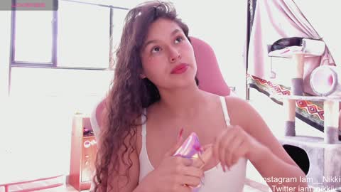 Snapshot of iam_nikki chatting on December 17, 4:43 pm On instagram Imm  NikkiHelp me reach 100 likes online show from December 17, 4:43 pm