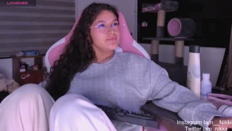 Snapshot of iam_nikki chatting on December 28, 2:43 am On instagram Imm  NikkiHelp me reach 100 likes online show from December 28, 2:43 am