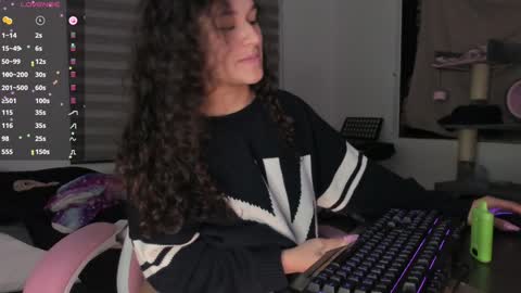 Snapshot of iam_nikki chatting on January 2, 8:39 am On instagram Imm  NikkiHelp me reach 100 likes online show from January 2, 8:39 am