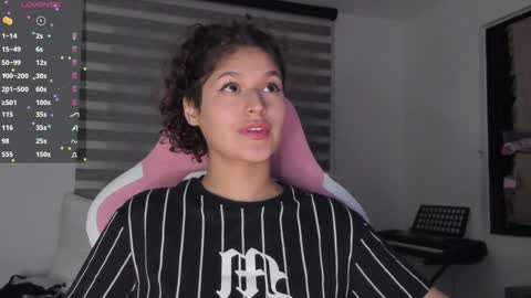 Snapshot of iam_nikki chatting on January 8, 6:20 am On instagram Imm  NikkiHelp me reach 100 likes online show from January 8, 6:20 am