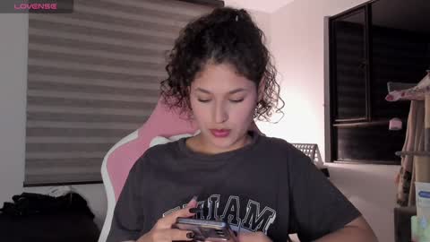 Snapshot of iam_nikki chatting on February 2, 11:21 pm On instagram Imm  NikkiHelp me reach 100 likes online show from February 2, 11:21 pm