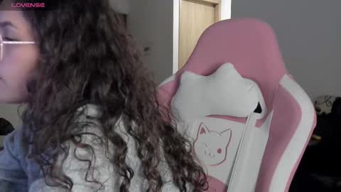 Snapshot of iam_nikki chatting on February 20, 6:06 am On instagram Imm  NikkiHelp me reach 100 likes online show from February 20, 6:06 am