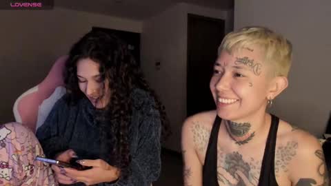 Snapshot of iam_nikki chatting on March 10, 6:49 am On instagram Imm  NikkiHelp me reach 100 likes online show from March 10, 6:49 am