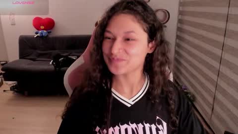 Snapshot of iam_nikki chatting on October 25, 4:20 am On instagram Imm  NikkiHelp me reach 100 likes online show from October 25, 4:20 am