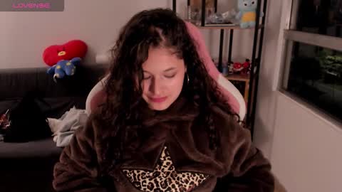 On instagram Imm  NikkiHelp me reach 100 likes online show from February 13, 8:32 am