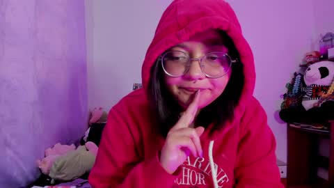 Snapshot of iam_zoechan chatting on December 15, 11:34 am Zoe 3 online show from December 15, 11:34 am