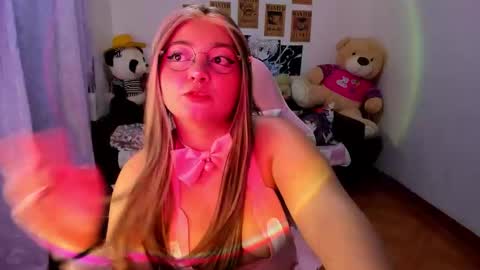 Snapshot of iam_zoechan chatting on December 13, 11:54 pm Zoe 3 online show from December 13, 11:54 pm