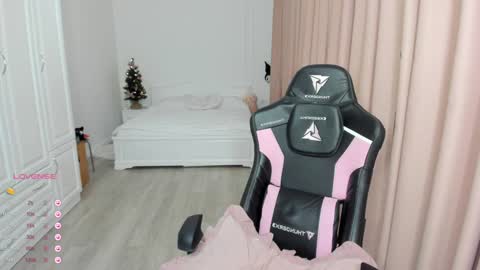 Snapshot of iamcassidy chatting on December 24, 12:00 am Cassie STREAMS HERE EVERYDAY online show from December 24, 12:00 am