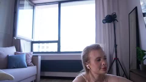 Claire online show from July 18, 1:15 pm