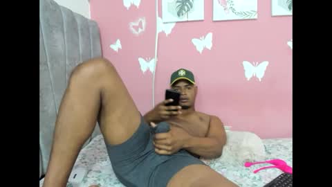 iamjes_1 online show from December 5, 3:15 am