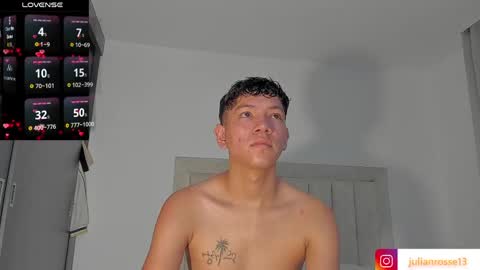 Snapshot of iamjulian_ chatting on May 5, 11:07 am Juliiiiian online show from May 5, 11:07 am