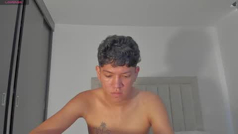 Snapshot of iamjulian_ chatting on May 8, 12:54 pm Juliiiiian online show from May 8, 12:54 pm