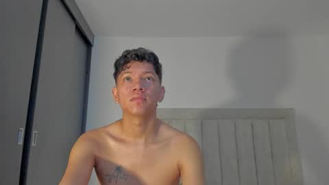 Snapshot of iamjulian_ chatting on May 26, 12:01 pm Juliiiiian online show from May 26, 12:01 pm