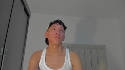 Snapshot of iamjulian_ chatting on May 28, 11:40 am Juliiiiian online show from May 28, 11:40 am