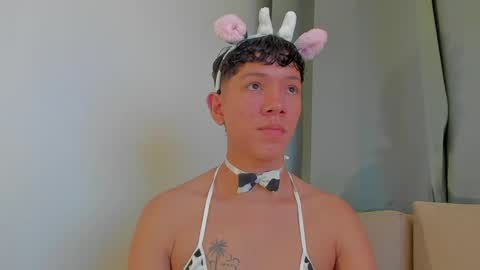 Snapshot of iamjulian_ chatting on May 29, 2:09 am Juliiiiian online show from May 29, 2:09 am