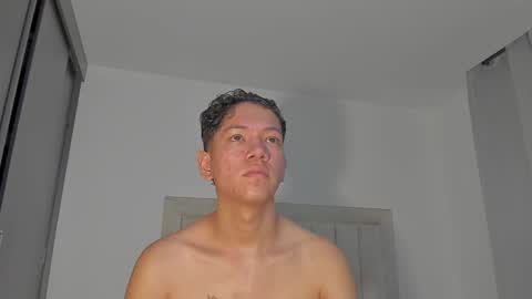 Snapshot of iamjulian_ chatting on June 2, 11:01 am Juliiiiian online show from June 2, 11:01 am
