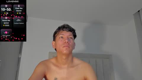 Snapshot of iamjulian_ chatting on June 13, 11:08 am Juliiiiian online show from June 13, 11:08 am