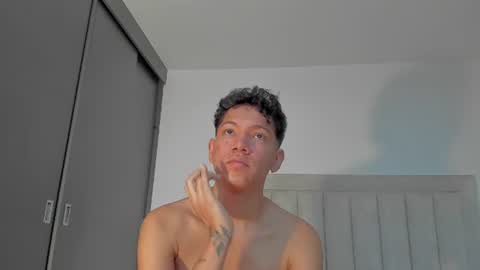 Juliiiiian online show from June 19, 11:25 am