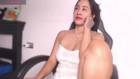 Snapshot of iamlara1 chatting on January 17, 4:17 am Lara online show from January 17, 4:17 am