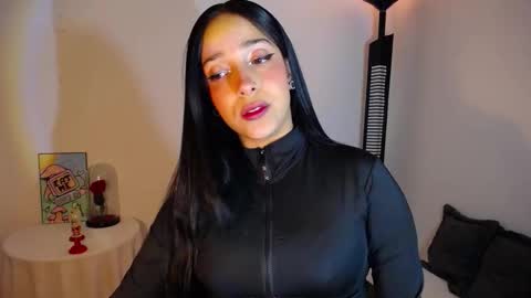 Snapshot of iamroxanne chatting on November 11, 1:49 am Camila online show from November 11, 1:49 am