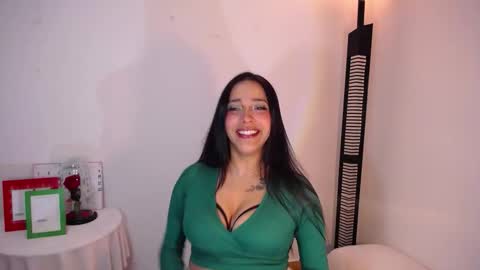 Snapshot of iamroxanne chatting on December 13, 10:59 pm Camila online show from December 13, 10:59 pm