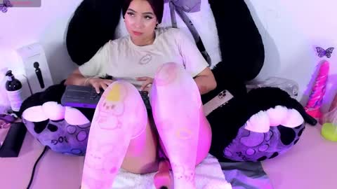 Snapshot of iamstephanie13 chatting on January 22, 3:20 am Steph - Online Again   - 1 DECEMBER online show from January 22, 3:20 am