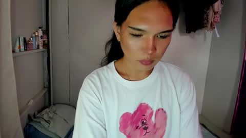 Snapshot of iamyourdesire_ chatting on March 26, 5:46 am shhh online show from March 26, 5:46 am