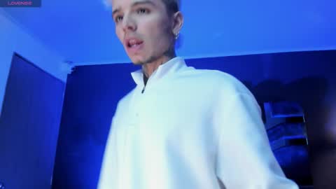 IAN CASTILLO online show from February 13, 11:56 pm